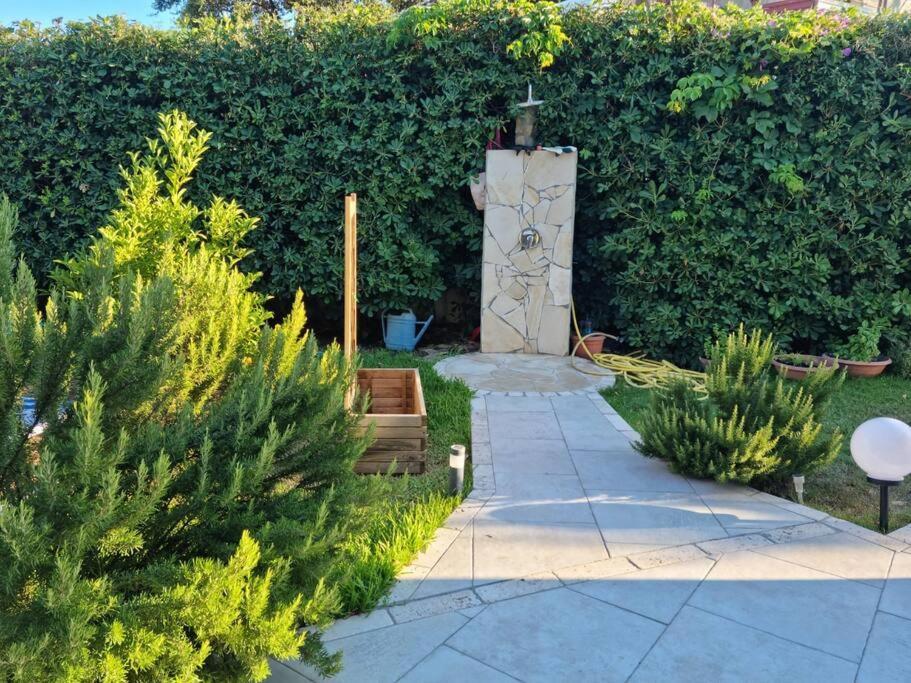 Villa Tea, Residenza Incantevole Con Giardino . Flumini di Quartu Bagian luar foto